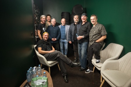 Preplet rocka in jazza z energijo vrhunske jazzovske zasedbe (8)